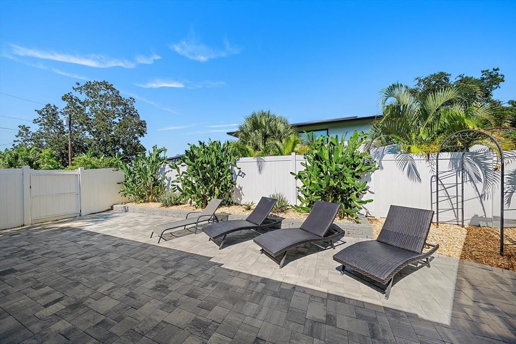 For Sale: $499,000 (3 beds, 2 baths, 1324 Square Feet)