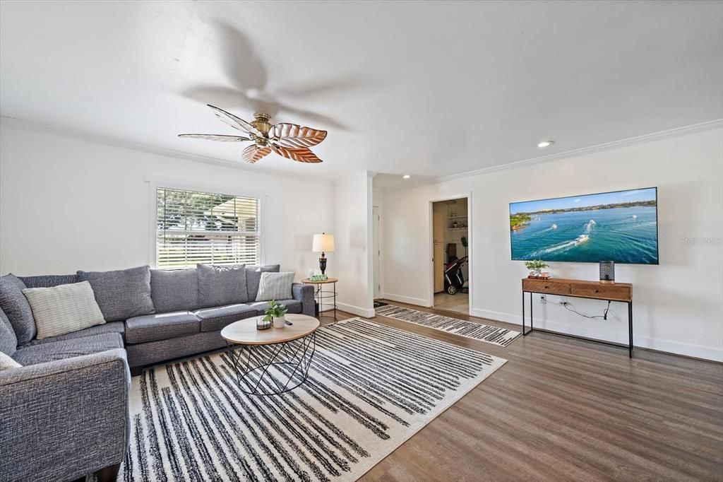 For Sale: $499,000 (3 beds, 2 baths, 1324 Square Feet)