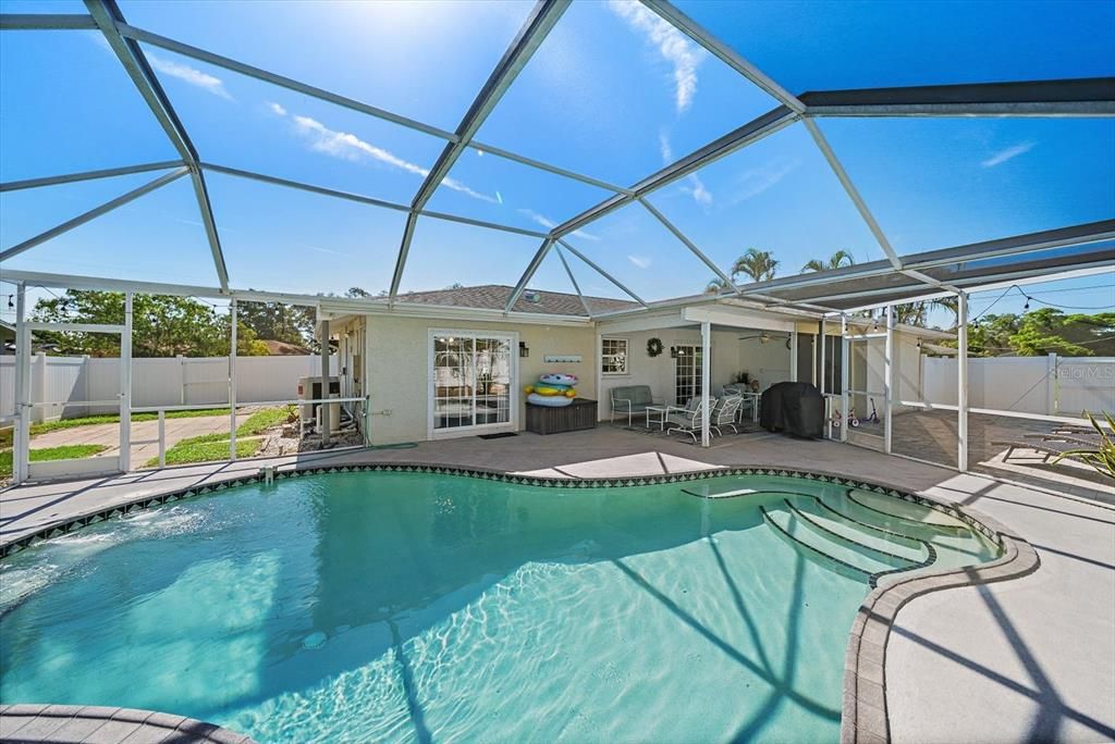 For Sale: $499,000 (3 beds, 2 baths, 1324 Square Feet)