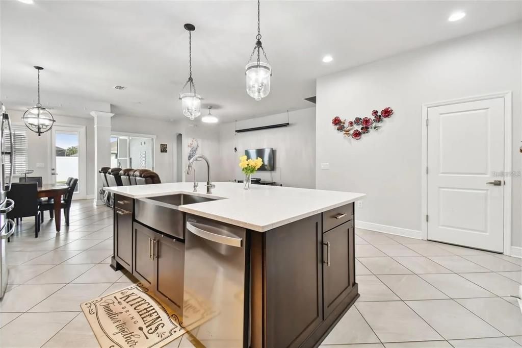 For Rent: $3,350 (3 beds, 2 baths, 2200 Square Feet)