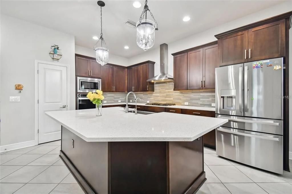 For Rent: $3,350 (3 beds, 2 baths, 2200 Square Feet)