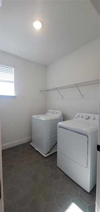 En Renta: $2,990 (4 camas, 3 baños, 2500 Pies cuadrados)