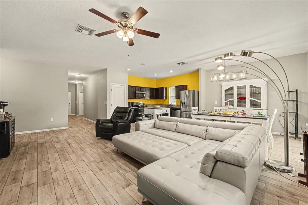 For Sale: $275,000 (3 beds, 2 baths, 1746 Square Feet)