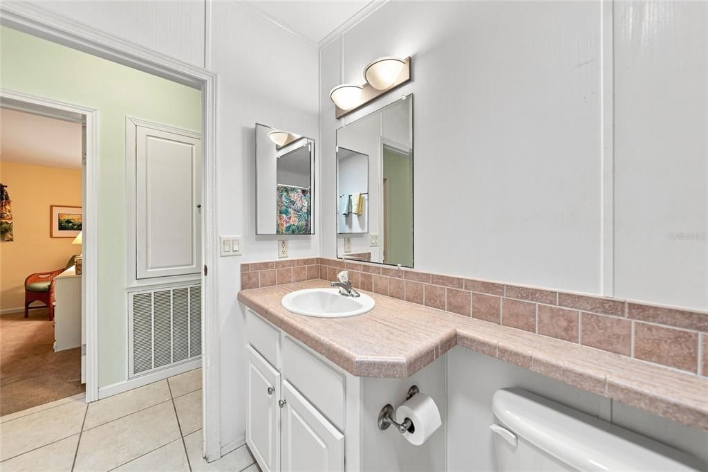 For Sale: $274,900 (2 beds, 2 baths, 1352 Square Feet)