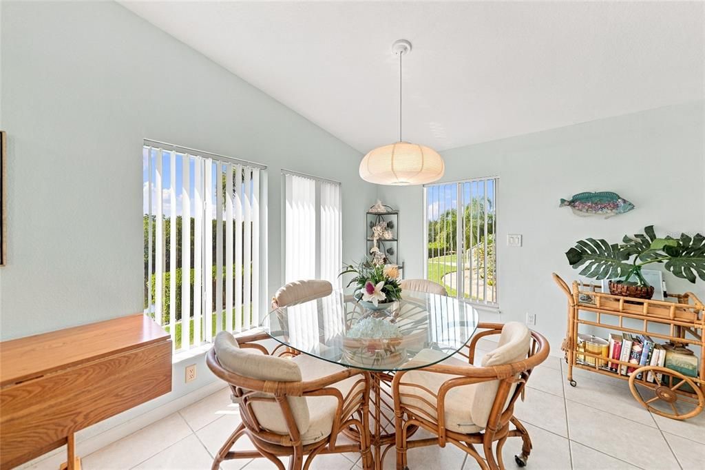 For Sale: $274,900 (2 beds, 2 baths, 1352 Square Feet)