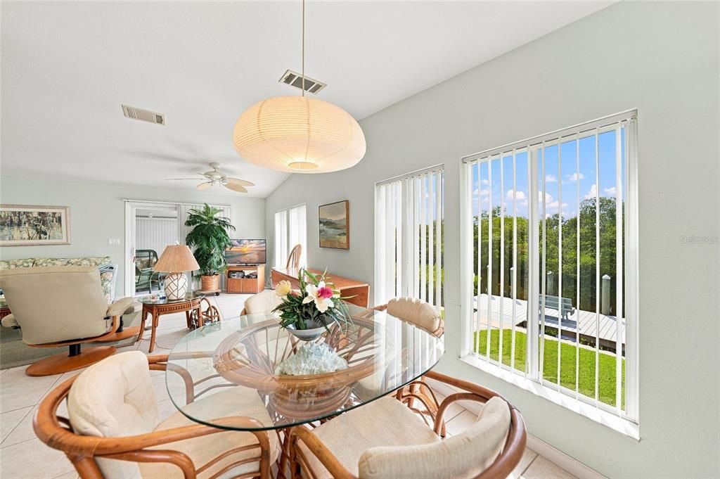 For Sale: $274,900 (2 beds, 2 baths, 1352 Square Feet)