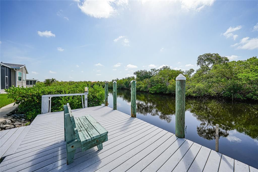For Sale: $274,900 (2 beds, 2 baths, 1352 Square Feet)