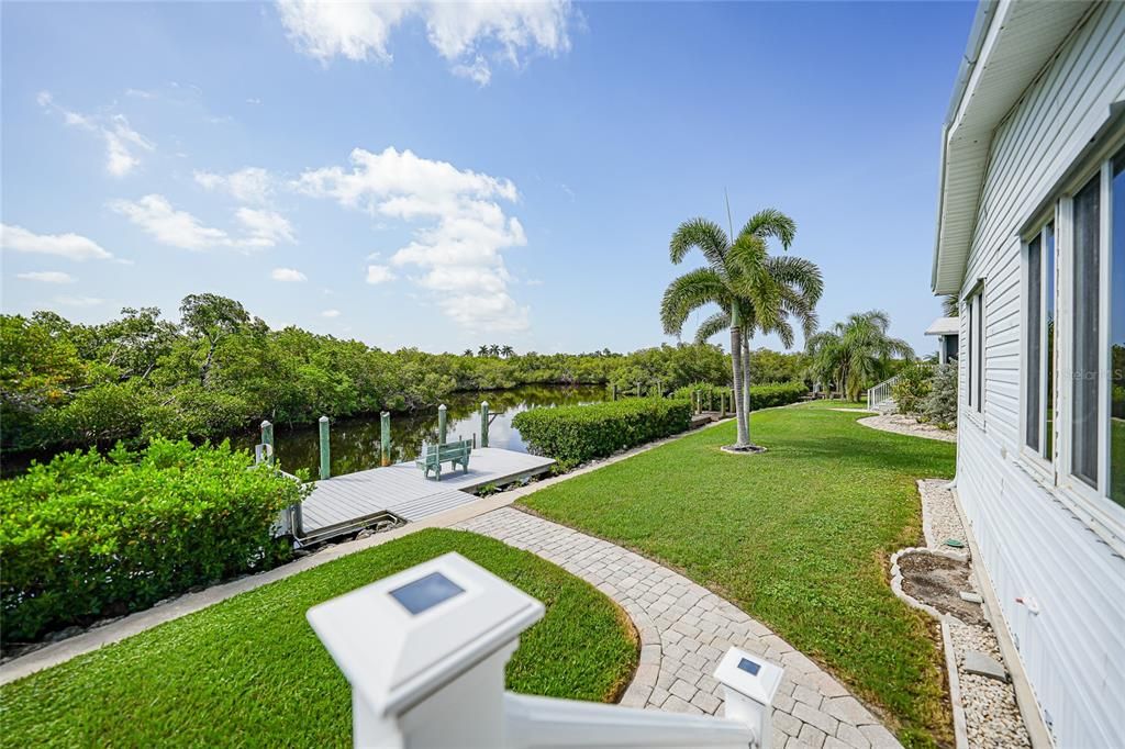 For Sale: $274,900 (2 beds, 2 baths, 1352 Square Feet)