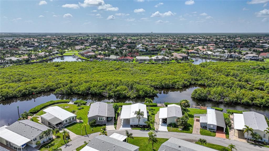For Sale: $274,900 (2 beds, 2 baths, 1352 Square Feet)