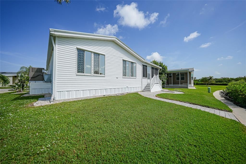 For Sale: $274,900 (2 beds, 2 baths, 1352 Square Feet)