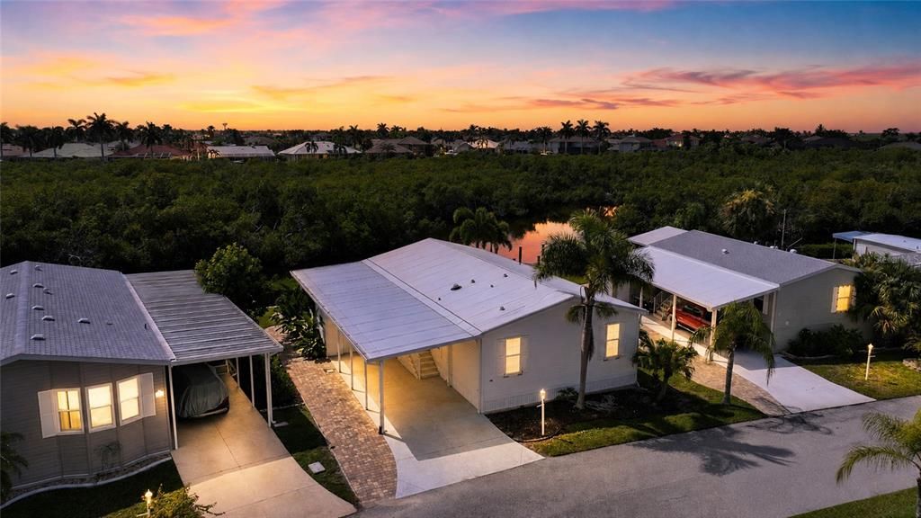 For Sale: $274,900 (2 beds, 2 baths, 1352 Square Feet)