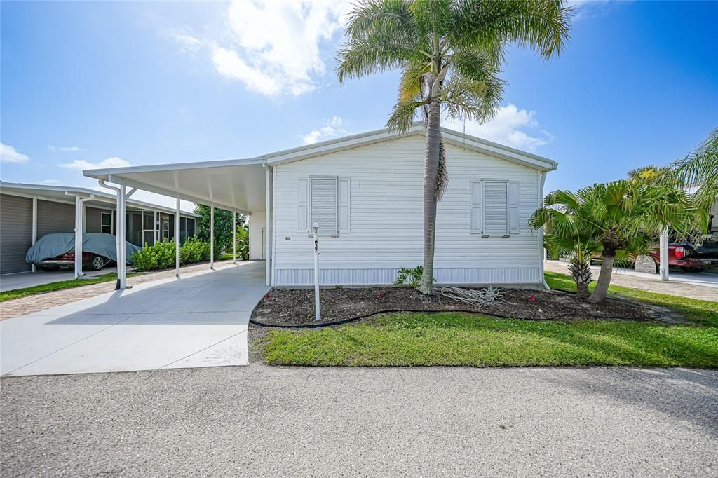 For Sale: $274,900 (2 beds, 2 baths, 1352 Square Feet)