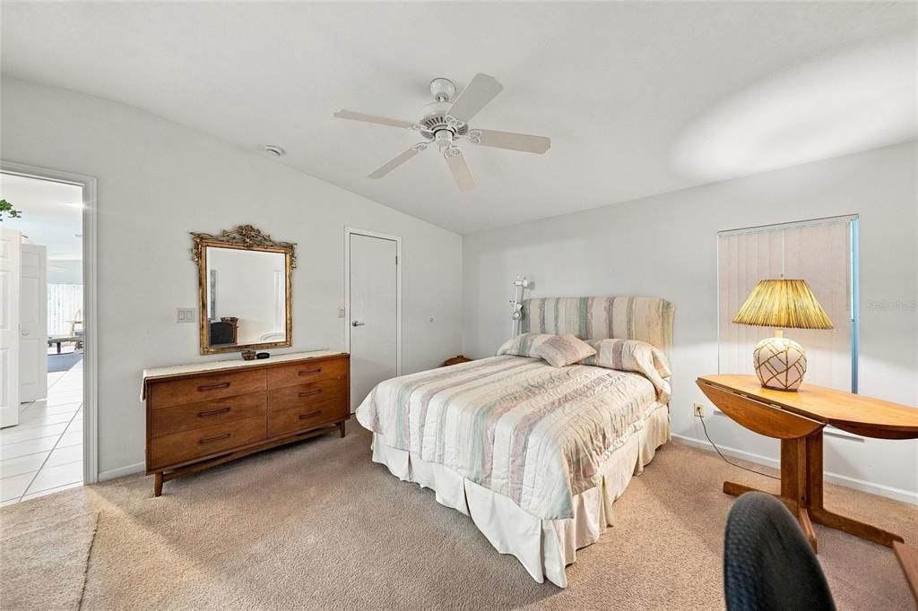 For Sale: $274,900 (2 beds, 2 baths, 1352 Square Feet)