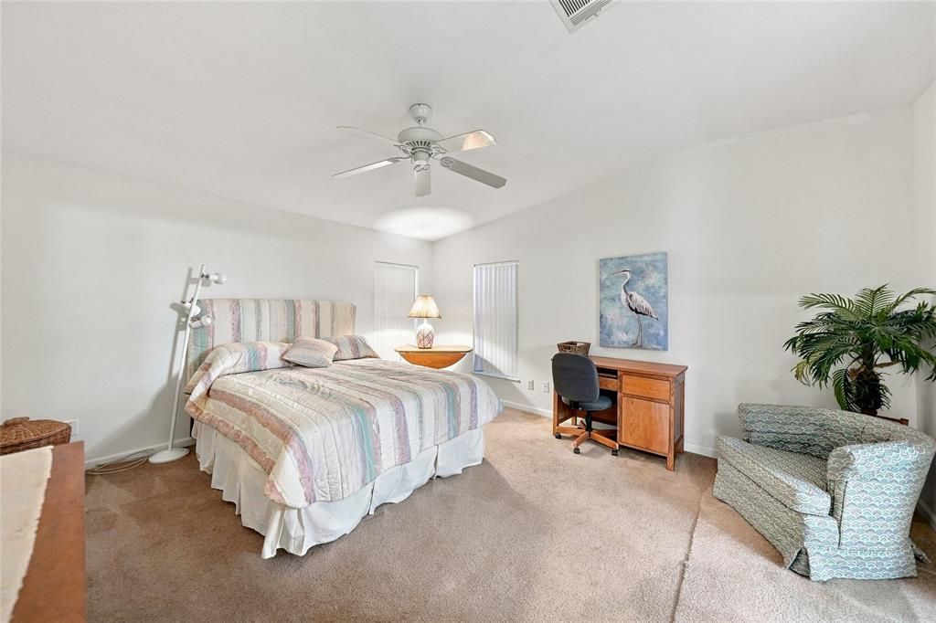 For Sale: $274,900 (2 beds, 2 baths, 1352 Square Feet)