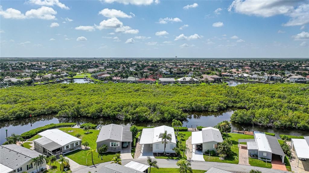 For Sale: $274,900 (2 beds, 2 baths, 1352 Square Feet)