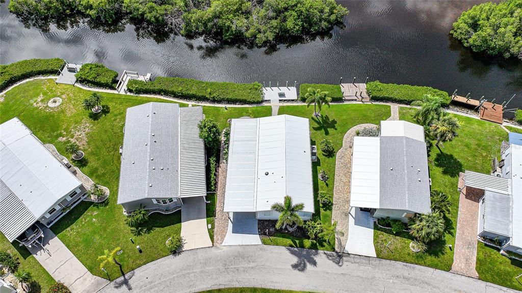 For Sale: $274,900 (2 beds, 2 baths, 1352 Square Feet)