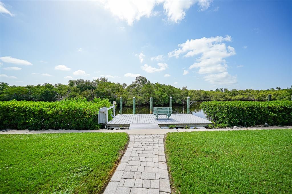 For Sale: $274,900 (2 beds, 2 baths, 1352 Square Feet)