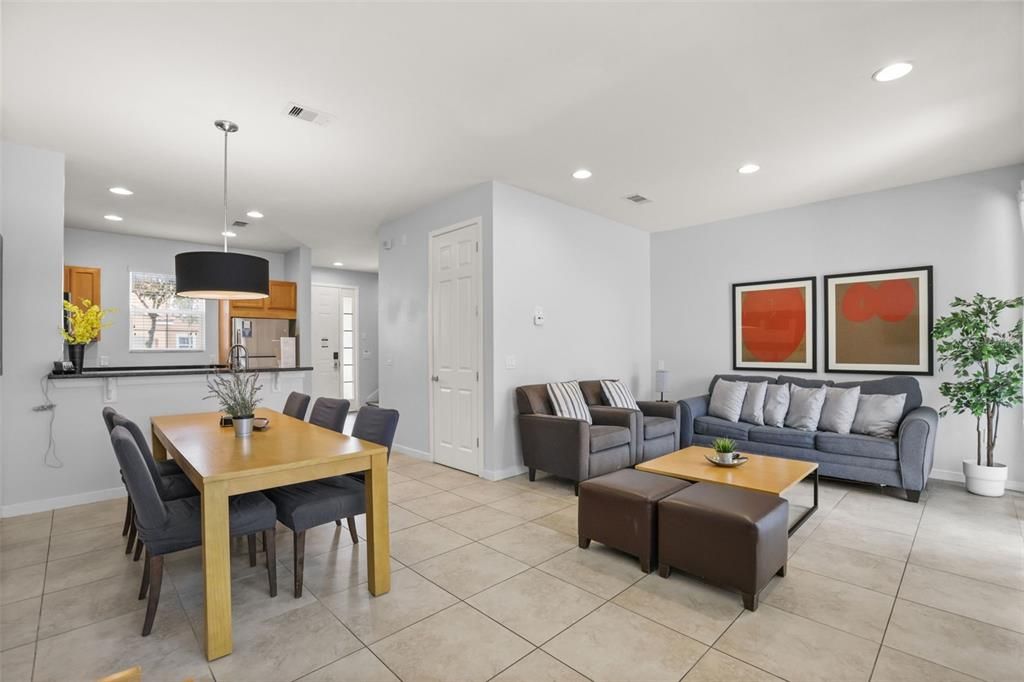 For Sale: $315,000 (2 beds, 2 baths, 1290 Square Feet)