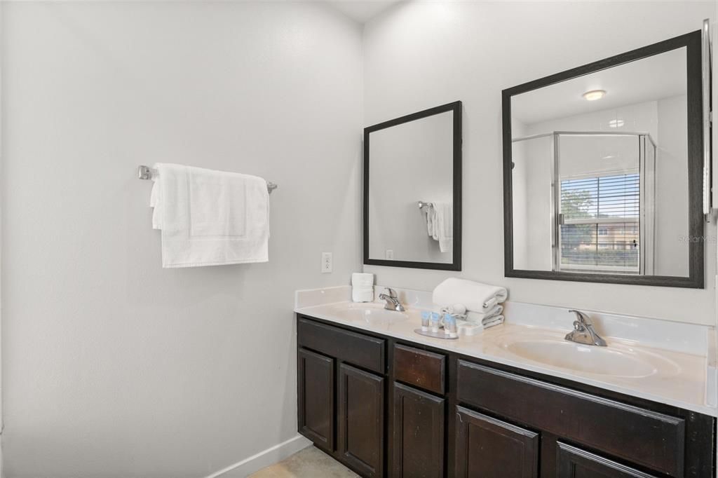For Sale: $315,000 (2 beds, 2 baths, 1290 Square Feet)