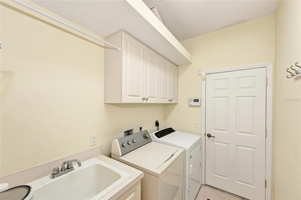 For Rent: $3,950 (4 beds, 3 baths, 2435 Square Feet)