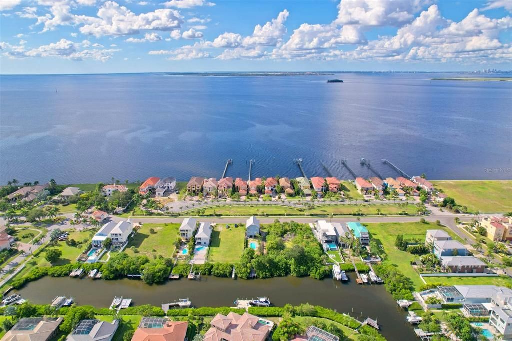 待售: $315,000 (0.13 acres)