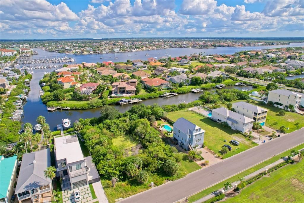 待售: $315,000 (0.13 acres)