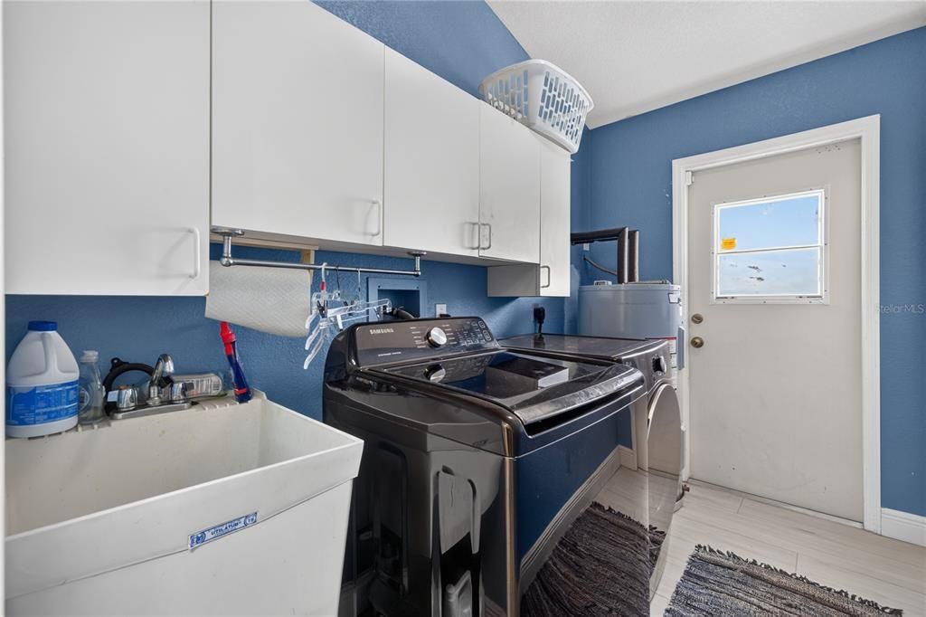 For Sale: $599,900 (5 beds, 2 baths, 2850 Square Feet)