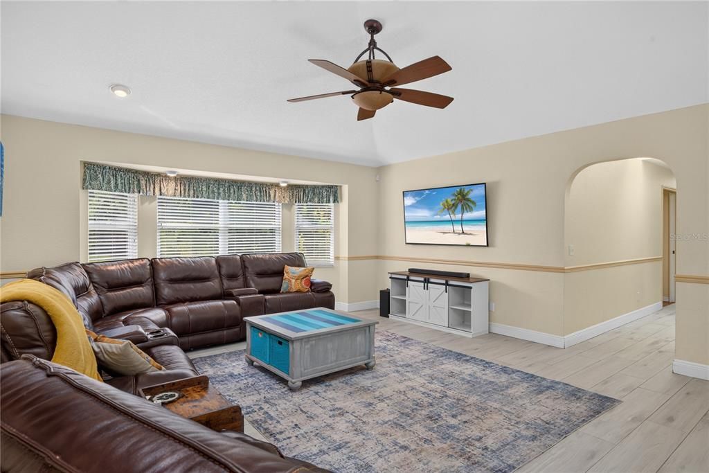 For Sale: $599,900 (5 beds, 2 baths, 2850 Square Feet)
