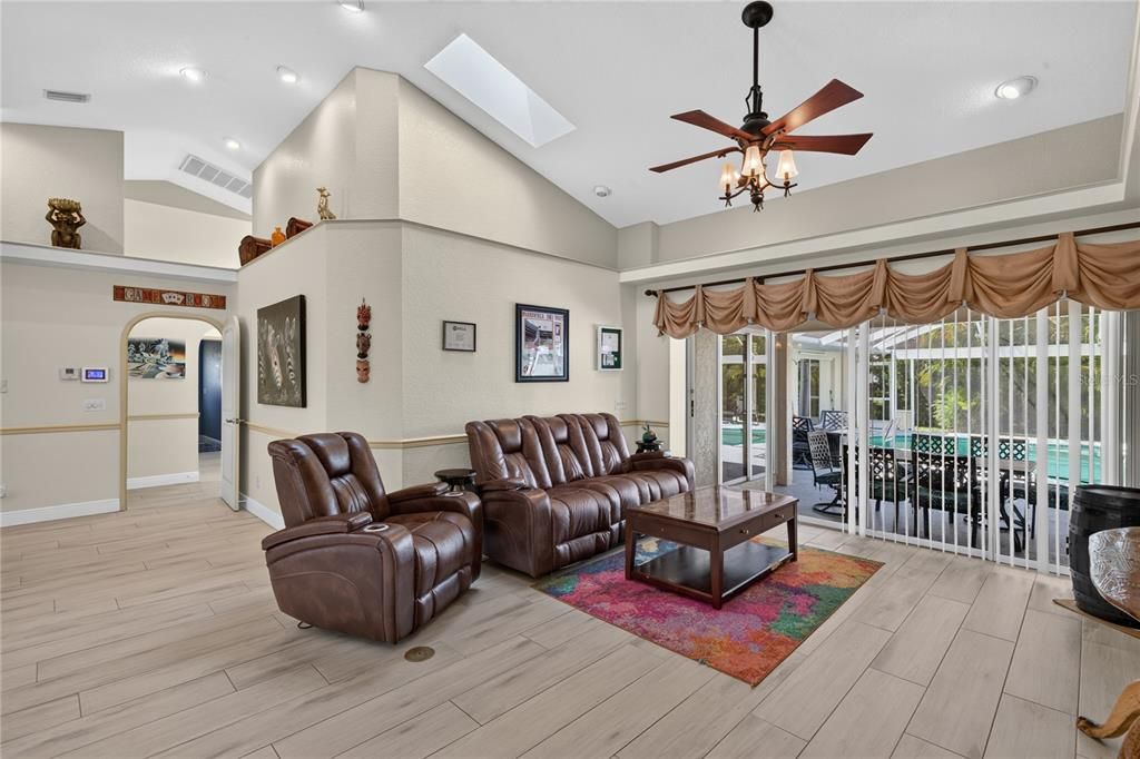 For Sale: $599,900 (5 beds, 2 baths, 2850 Square Feet)