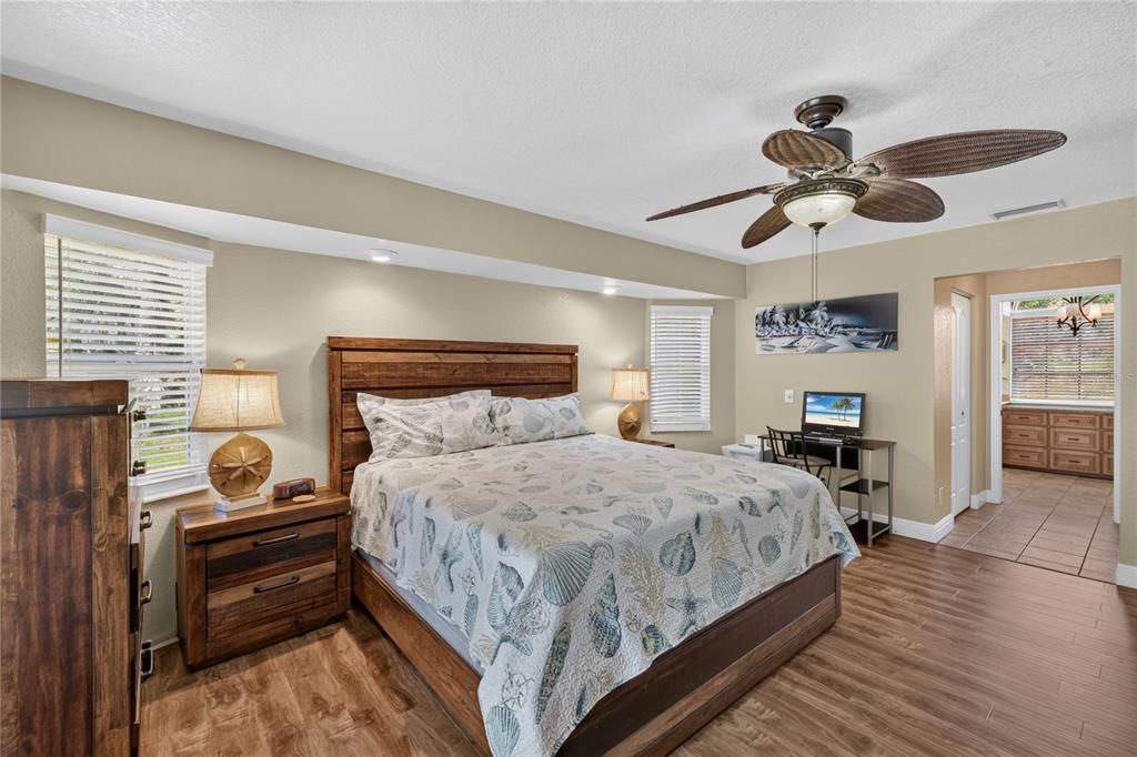 For Sale: $599,900 (5 beds, 2 baths, 2850 Square Feet)