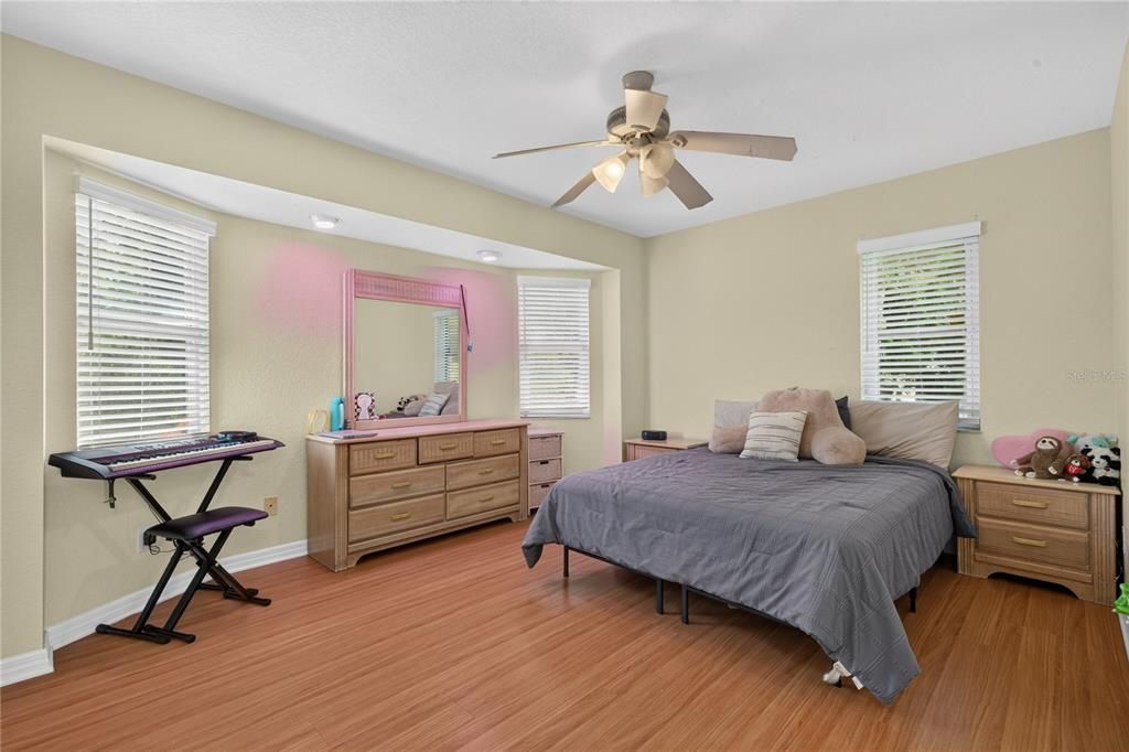 For Sale: $599,900 (5 beds, 2 baths, 2850 Square Feet)