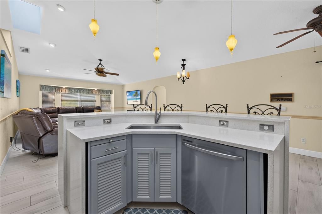For Sale: $599,900 (5 beds, 2 baths, 2850 Square Feet)