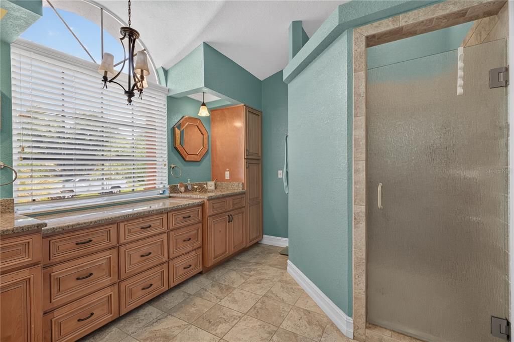 For Sale: $599,900 (5 beds, 2 baths, 2850 Square Feet)
