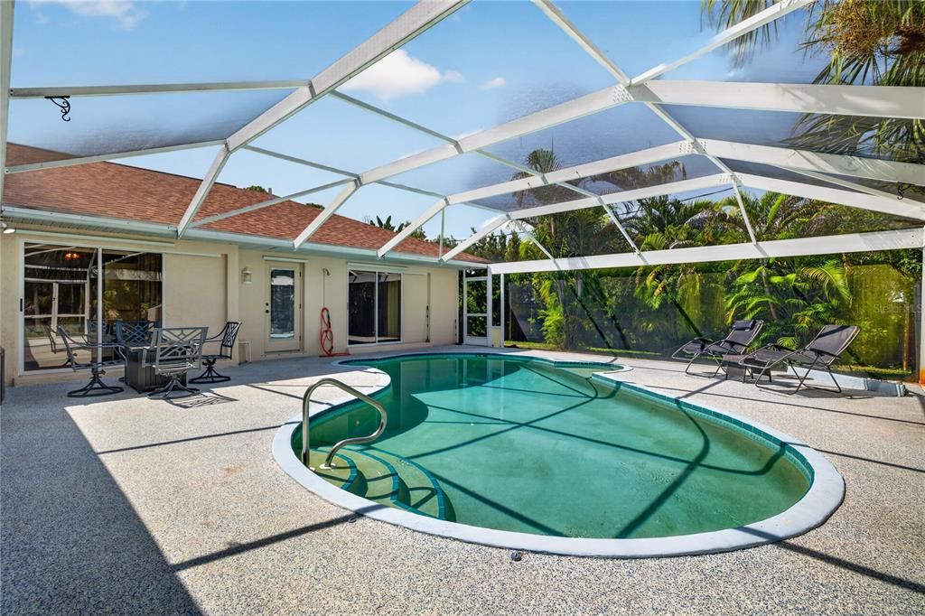 For Sale: $599,900 (5 beds, 2 baths, 2850 Square Feet)