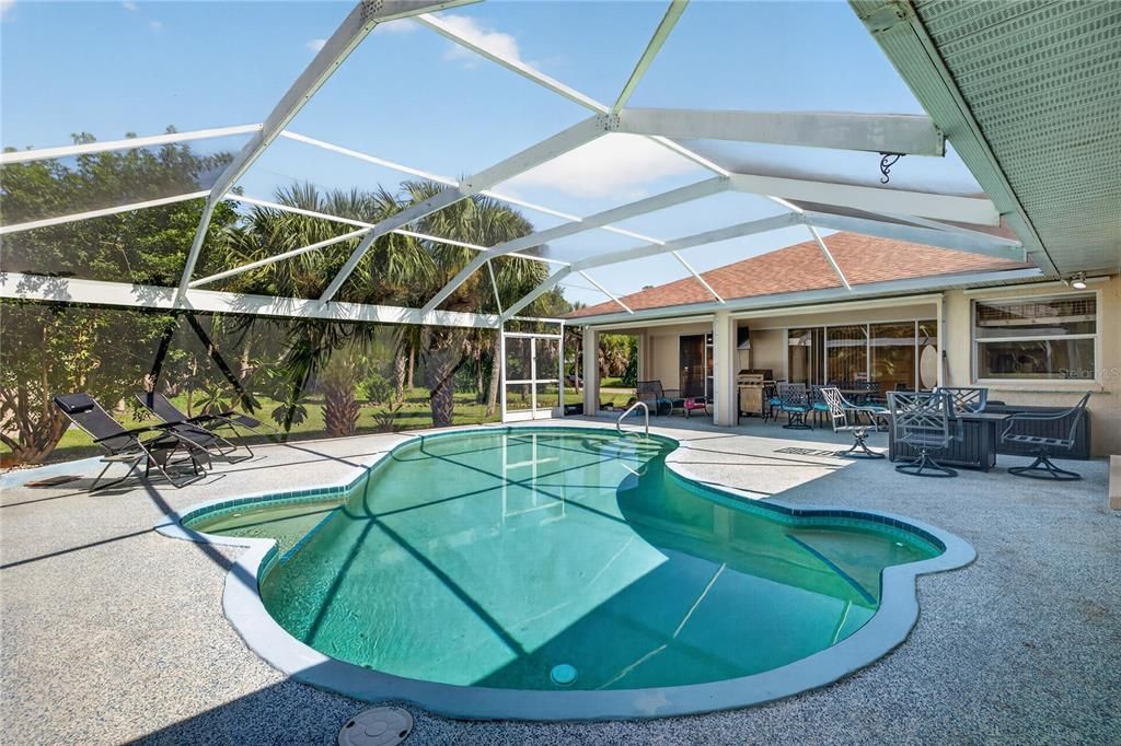 For Sale: $599,900 (5 beds, 2 baths, 2850 Square Feet)