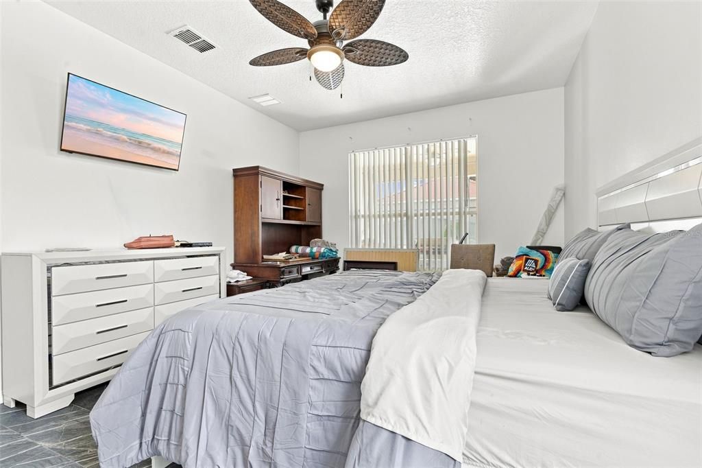 For Sale: $475,000 (6 beds, 5 baths, 2771 Square Feet)