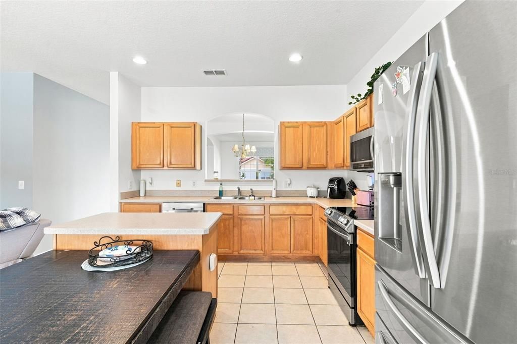 For Sale: $475,000 (6 beds, 5 baths, 2771 Square Feet)