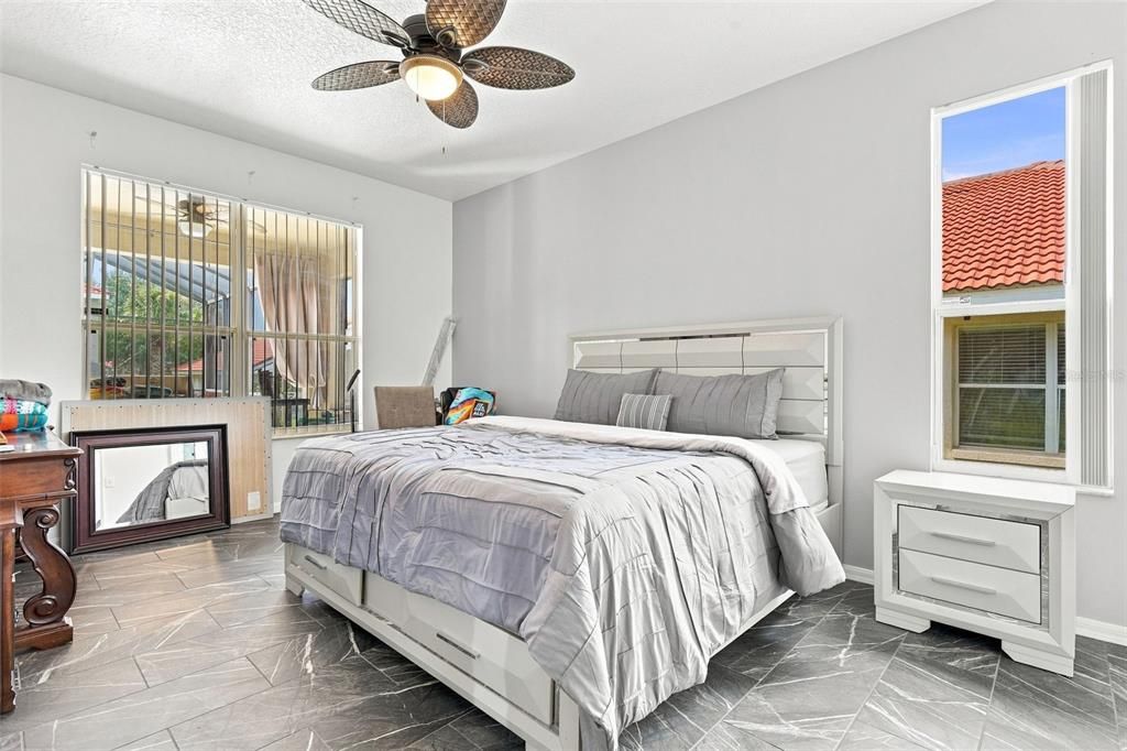 For Sale: $475,000 (6 beds, 5 baths, 2771 Square Feet)