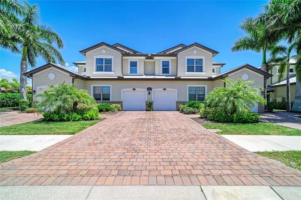For Sale: $349,900 (3 beds, 2 baths, 1661 Square Feet)