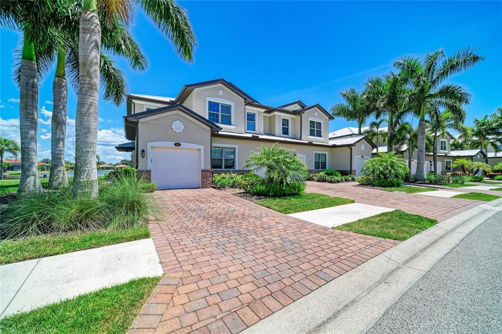 For Sale: $349,900 (3 beds, 2 baths, 1661 Square Feet)