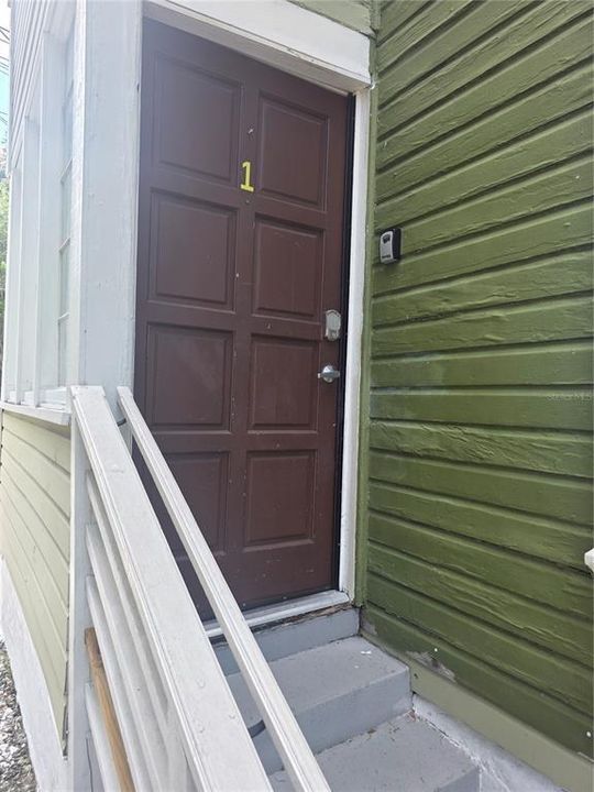 For Rent: $2,095 (2 beds, 1 baths, 820 Square Feet)