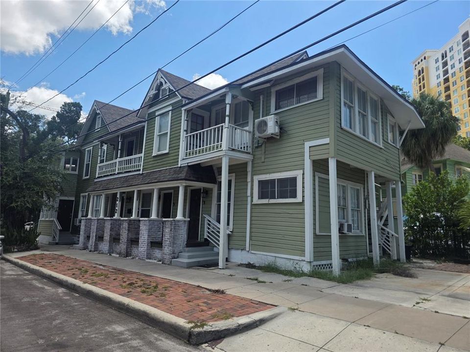 For Rent: $2,095 (2 beds, 1 baths, 820 Square Feet)