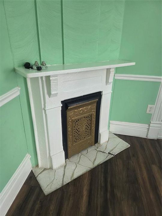 For Rent: $2,095 (2 beds, 1 baths, 820 Square Feet)