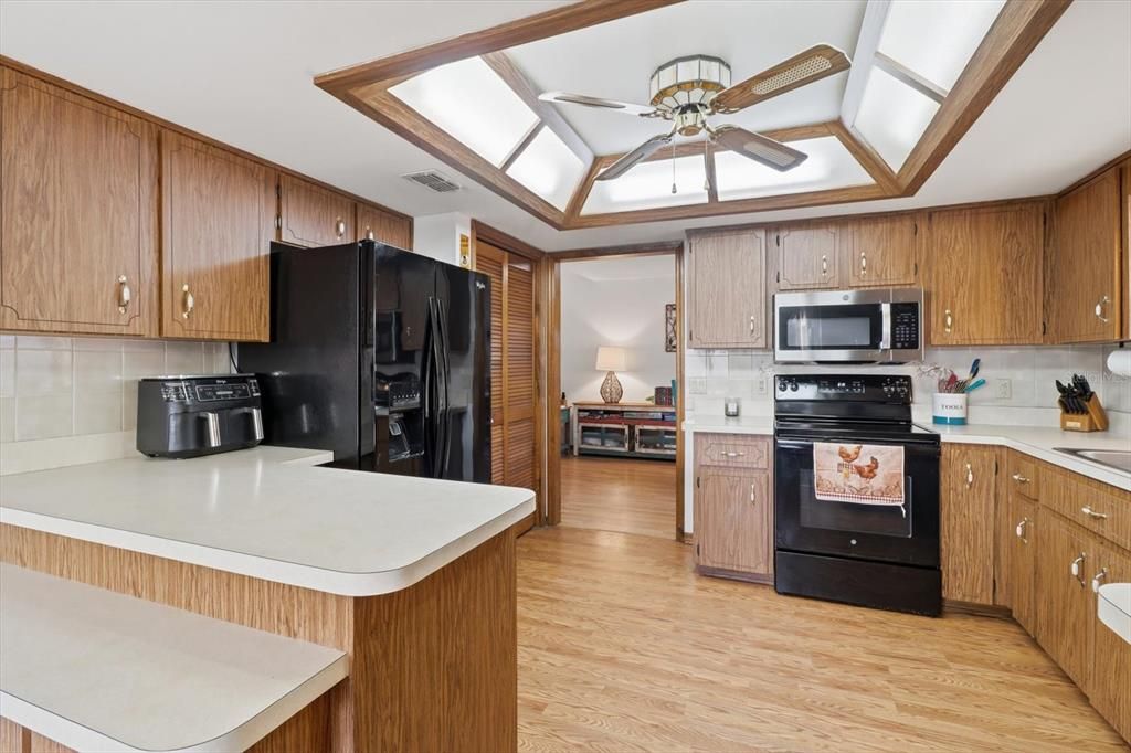 На продажу: $239,900 (2 спален, 2 ванн, 1548 Квадратных фут)