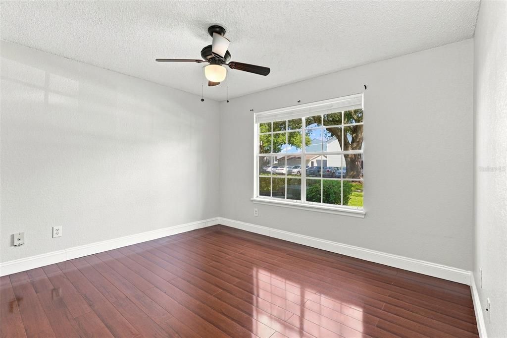 For Sale: $220,000 (2 beds, 2 baths, 1007 Square Feet)
