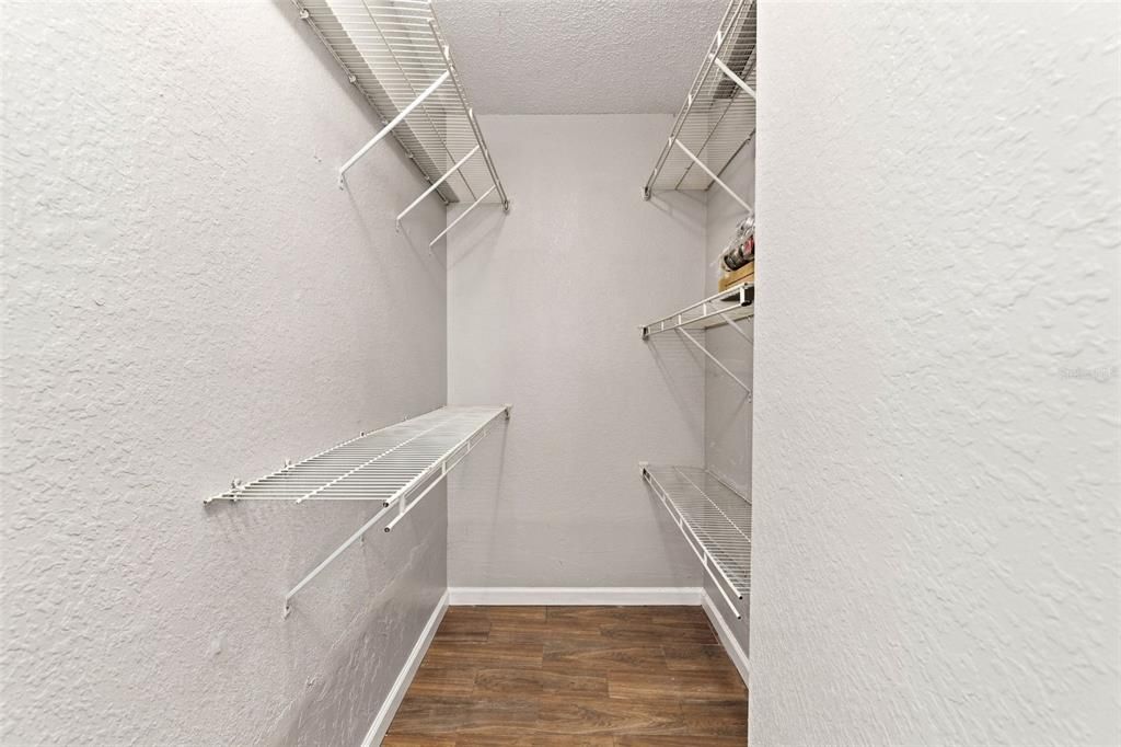 For Sale: $220,000 (2 beds, 2 baths, 1007 Square Feet)