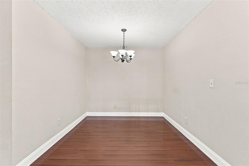 For Sale: $220,000 (2 beds, 2 baths, 1007 Square Feet)