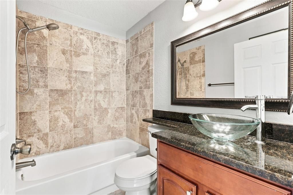 For Sale: $220,000 (2 beds, 2 baths, 1007 Square Feet)