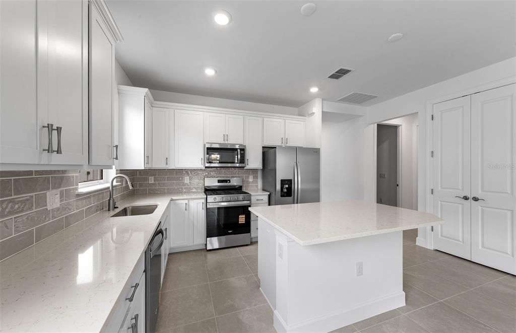 For Sale: $399,990 (2 beds, 2 baths, 1579 Square Feet)