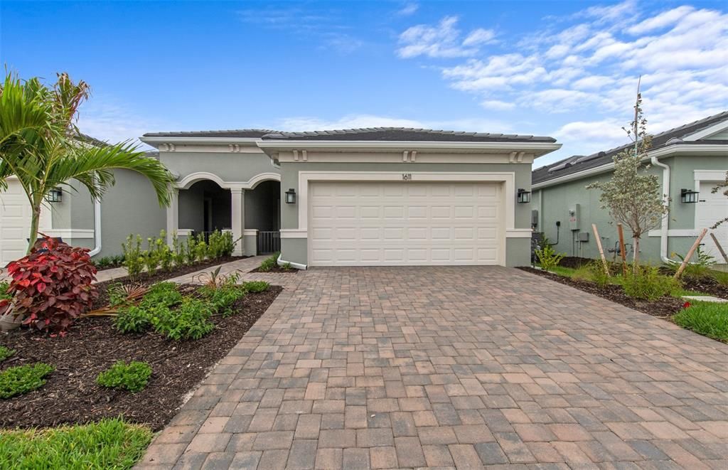 For Sale: $399,990 (2 beds, 2 baths, 1579 Square Feet)